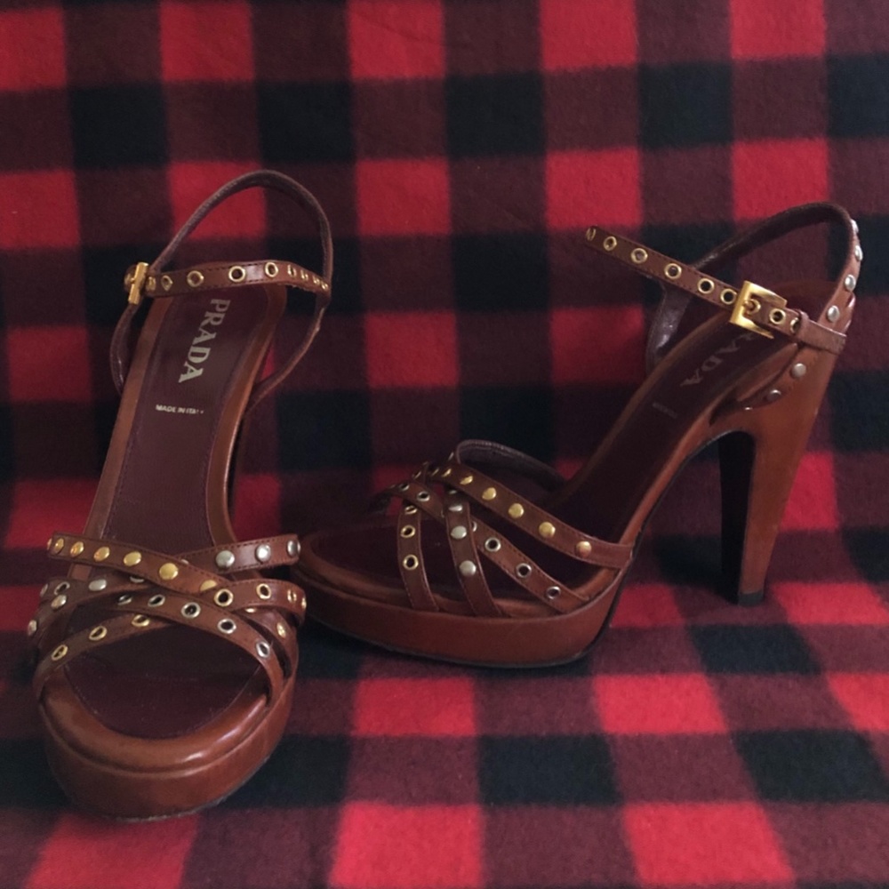 Prada - Picture 3 of 3